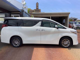 ご成約のおクルマ全て、エンジンオイルを交換してご納車させていただきます!また、点検時に消耗品の状態確認も行い必要に応じて新品交換させていただきます!