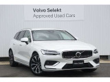 アダプティブクルーズは前方車に投影・反射されるミリ波レーダーをグリル部の受光機で感知。カメラ機能と併せて車両相互の車間距離と速度を瞬時に読み取り適正な間隔を保ちます。