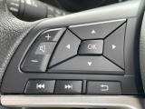 ハンドルから手を離さずにオーディオの操作ができるステアリングスイッチ付
