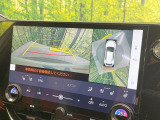 【パノラミックビューモニター】専用のカメラにより、上から見下ろしたような視点で360度クルマの周囲を確認することができます☆死角部分も確認しやすく、狭い場所での切り返しや駐車もスムーズに行えます。