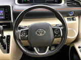【純正革巻きステアリング】上質な革を使用することで、手にしっかり馴染みとても運転しやすいハンドルです♪
