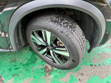 タイヤサイズは235/55R19です。日産純正アルミ装着です☆