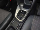 電動パーキングブレーキ・ブレーキホールドを装備してます。ホールド機能は信号待ちが多い一般道で疲労軽減になり、大好評です!
