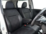 運転席のスペースはゆったりしていて、視界も広く確保されているので普段の運転からロングドライブまで快適です。