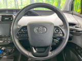 インテリアに合わせたデザインのステアリングは、運転される方のことも考え、運転しやすい形状、大きさです。是非一度、実際に触ってお確かめください。