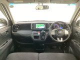 【前方視界】開放的な前方視界!運転がしやすく疲れにくいです♪窓が大きく、見通しがとっても良いおクルマですよ♪