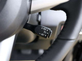 アクセルペダルを踏まなくても一定の速度で走行できます。高速道路や自動車専用道で使用してください。詳細はスタッフまで。