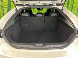 積み下ろしのしやすいデッキにはたっぷりと荷物を積み込んでいただけます。遊びから仕事まで、様々なシーンで頼れます♪