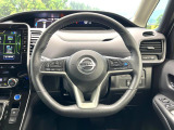 インテリアに合わせたデザインのステアリングは、運転される方のことも考え、運転しやすい形状、大きさです。是非一度、実際に触ってお確かめください。