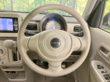 インテリアに合わせたデザインのステアリングは、運転される方のことも考え、運転しやすい形状、大きさです。是非一度、実際に触ってお確かめください。