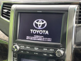 【メーカー純正8インチナビ】インテリアに溶け込むスタイリッシュな「専用設計」メーカーナビを装備♪視認性や操作性など基本性能にも優れ、より上質なカーライフをお楽しみいただけます。