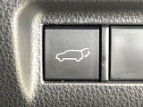 【パワーバックドア】スマートキーや運転席のボタンを押すだけでリアゲートが自動で開閉します!荷物を持っている時や、高い位置にあるバックドアを閉める際に便利な機能です♪