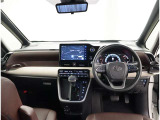 オシャレなインテリアで運転する気分も盛り上がりますよね^^