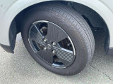 純正アルミホイールが車両とマッチしています!