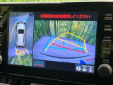 【パノラミックビューモニター】専用のカメラにより、上から見下ろしたような視点で360度クルマの周囲を確認することができます☆死角部分も確認しやすく、狭い場所での切り返しや駐車もスムーズに行えます。