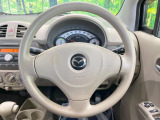 インテリアに合わせたデザインのステアリングは、運転される方のことも考え、運転しやすい形状、大きさです。是非一度、実際に触ってお確かめください。