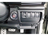 キーレスアクセス&プッシュスタート。アクセスキーを携帯して運転席か助手席のドアハンドルの内側に触れるだけで開錠 ドアハンドルのセンサーに触れて施錠