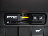 ◆ETC2.0◆進化したドライブ体験。料金収受システムだけだったETCが生まれ変わって、高速道路を賢く使うETC2.0に進化しました。多彩な情報サービスが便利で快適なドライブ体験を提供します。