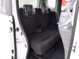 当店では専任のメカニックが大切なお客様のお車を一台一台丁寧に整備いたします。自社認証工場にてリフトアップし下回りまでキッチリ検査いたします。