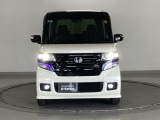ディスチャージヘッドライト【HID】を装備していますのでとても明るく、夜間の走行や雨の日も安全・安心です。