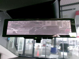 スマートルームミラー付きです☆後方カメラの映像がルームミラーに映るので、たくさんの人や荷物をのせていても邪魔せず見られるのです♪