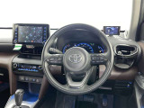 運転席まわりです。 各操作スイッチは使いやすい位置に配置されてます。