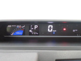 デジタルメーターのレイアウトを最適化しました。運転時のストレスを軽減し安全・安心な運転へ貢献します。