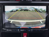 バックモニターつきですから車庫入れもラクになりますね。とても便利でうれしい安全装備です(^^♪