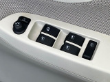 【電動格納ミラー】サイドミラーは電動格納式となっており、狭い駐車場でもキズがつくリスクを抑えられます。