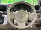 インテリアに合わせたデザインのステアリングは、運転される方のことも考え、運転しやすい形状、大きさです。是非一度、実際に触ってお確かめください。