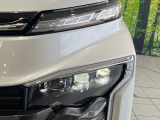 【LEDヘッドライト】悪天候や夜間走行時も良好な視界を確保し安心して運転できる高輝度LEDヘッドライトを装備!点灯速度が早く、消費電力も抑えられています。