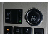 助手席側パワースライドドアで乗降りもラクラク♪キーがポケットやバックの中でもワンプッシュでエンジンスタートでき便利です。