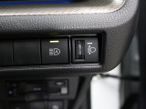 【オートアシストハイビーム】先行車または対向車や周囲の明るさなどに応じ、自動的に上向きと下向きを切り替え る優れものです。面倒な切替え動作やハイビームにしたまま走ることも無くなるんです!!
