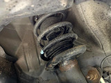 お車を安心してお乗りいただく為には、足回りの定期点検が欠かせません。サービスサポート(有償保証)では無料点検もご提供しており、安心のカーライフをお過ごしいただけるサポート体制が整っています。