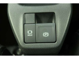 【電動パーキングブレーキ】オートモードのときは、シフトレバーの操作に応じてパーキングブレーキが自動で作動♪