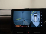 バックガイドモニターで、後方を確認しながら安心して駐車することができます。運転初心者も熟練者も必須の機能ですよ!