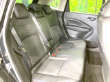 コンパクトカーですが、セカンドシートは十分な広さがあり快適にお乗りいただけます♪シートを倒して大きな荷物を積んだりと、用途の幅が広い1台です。