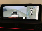 【パノラミックビューモニター】映像で、見づらい車両周辺の確認をアシスト。クルマを真上から見ているような映像を表示。 運転席から確認しにくい車両周囲の状況を把握。