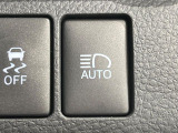 【アダプティブハイビーム】遠くまで明るく照らすハイビームを先行車や対向車に照射しない様、自動で調整!毎回手動で切り替える必要がなく、夜間走行時のストレスも軽減。安全性向上にも寄与します。