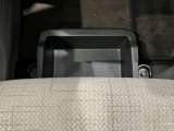 助手席下にも収納スペースあります☆コンパクトなのにたくさん収納があって助かります☆車検証を入れてる方も多い収納スペースです☆