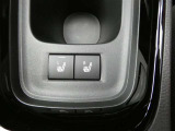 運転席と助手席には寒い時にうれしいシートヒーターが装備されてます。