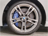 【BMWアロイホイル】軽量かつ強度に拘ったアロイホイル。走行性能ポテンシャルを引き出す設計。車の足元を引き締めてくれる大きなポイントはアロイホイルです。