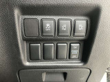 両側オートスライドドアです♪運転席のボタンやキーのボタンでも開閉できます!手荷物がいっぱいの時でも簡単にドアの開け閉めができるのでとっても便利です♪