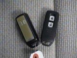 ◆スマートキー◆カギをバッグやポケットに入れたままでもドアロックの開閉ができる『スマートキー』付き!雨天や暗くなってもカギを取り出す必要がなくドアの開錠&エンジンも始動できます