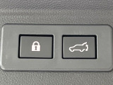 【パワーバックドア】スマートキーや運転席のボタンを押すだけでリアゲートが自動で開閉します!荷物を持っている時や、高い位置にあるバックドアを閉める際に便利な機能です♪