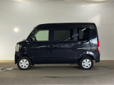 ルーフに色褪せ、運転席ドアに擦り傷が有ります。その他には大きく目立つ物キズ等はございません。