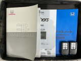スマートキーは鍵をバッグに入れたままでもドアロックの開閉やエンジンのON・OFFができます。夜間や雨の日も鍵を探さなくて良いので便利です。