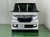 LEDヘッドライトを装備しています。LEDヘッドライトはとても明るく、雨の日や夜間走行も安全・安心です。オートライトコントロール付きで周囲の明るさに応じて自動で点灯・消灯します