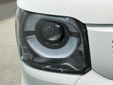LEDヘッドライトは、点灯の瞬間から最大光量を発揮し、突然暗くなるトンネルなどでの安定感を高めます。