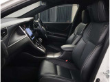 運転席助手席はゆとりがあります★ 足元も大変広々しております。